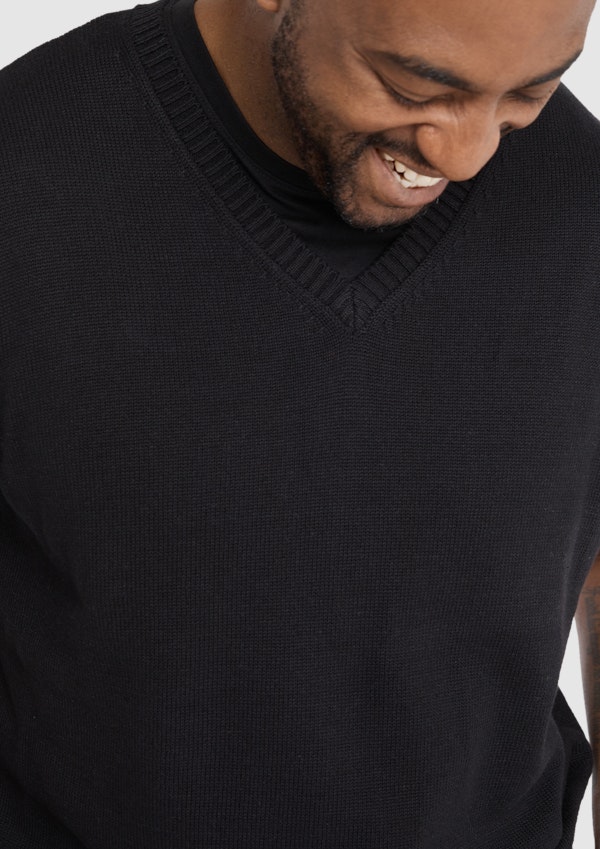 Black Essential Knit Vest