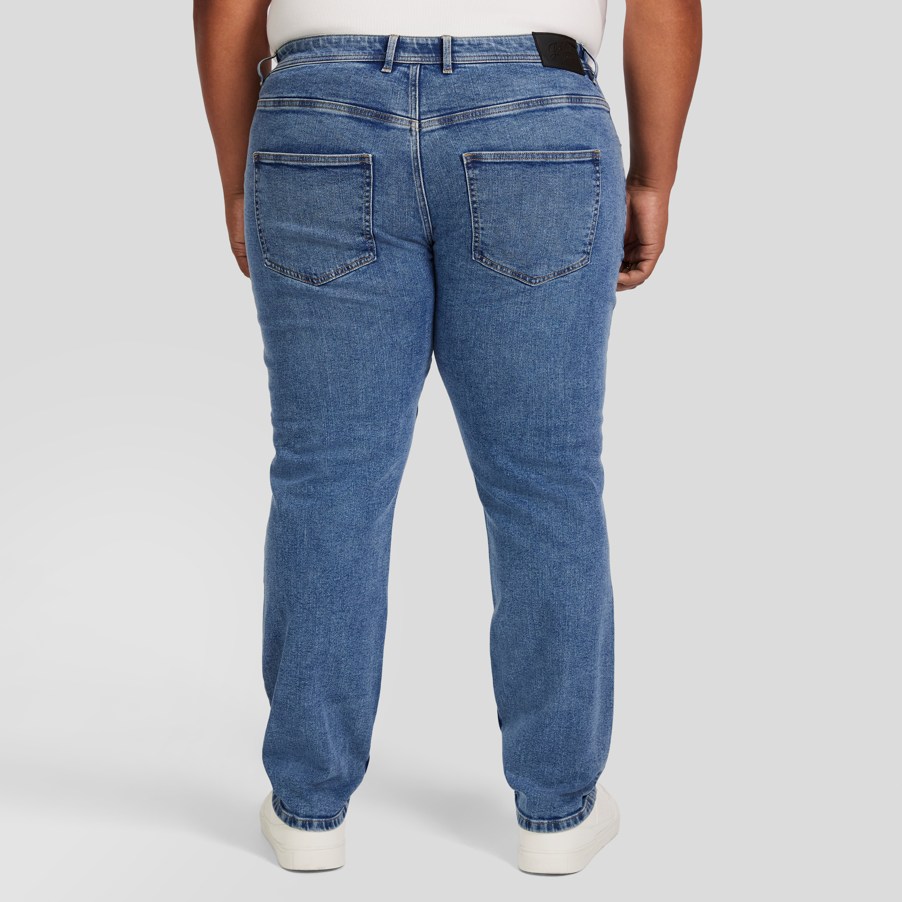 Mid Wash Ronnie Tapered Fit Jean
