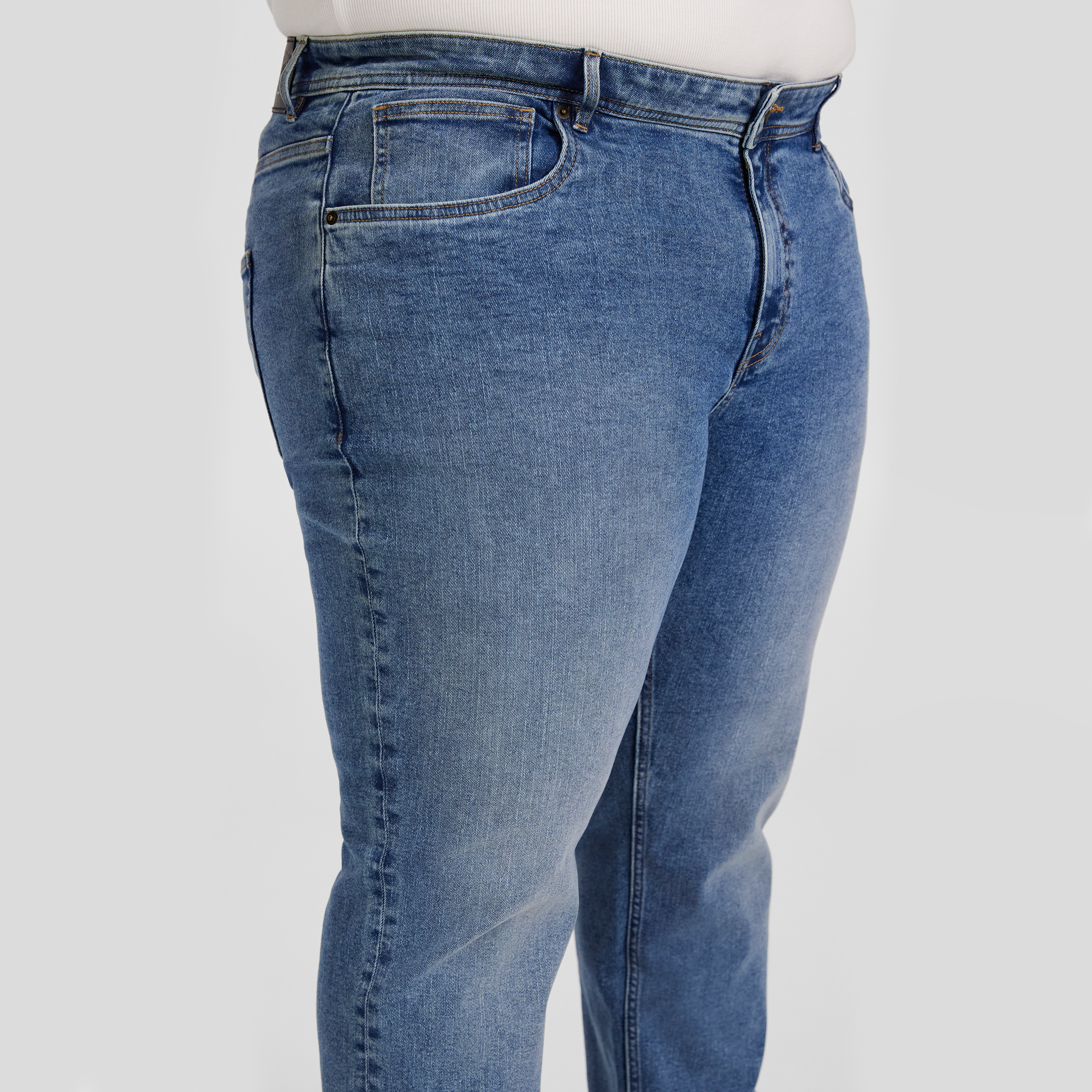 Mid Wash Ronnie Tapered Fit Jean