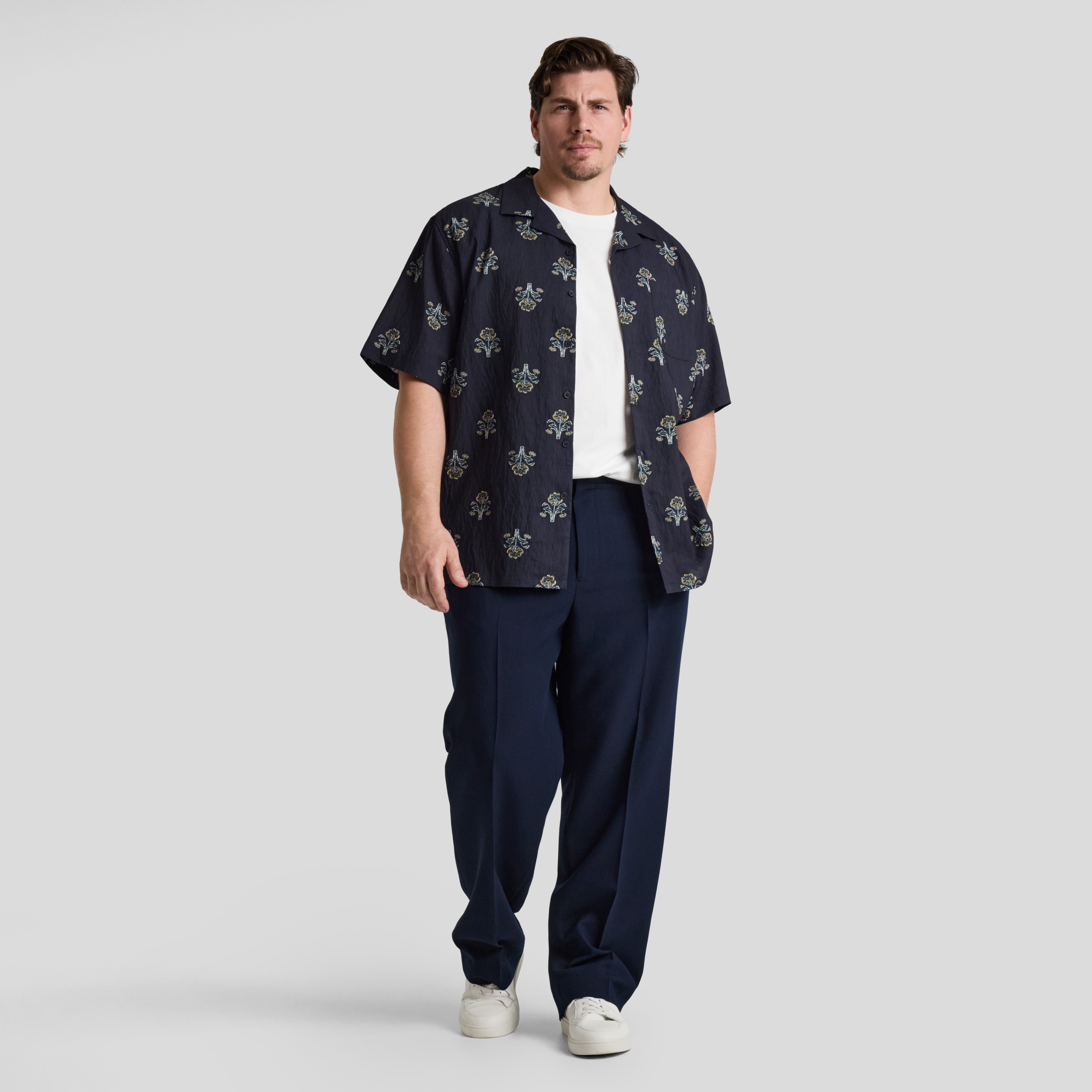 Navy Marlon Relaxed Fit Trouser