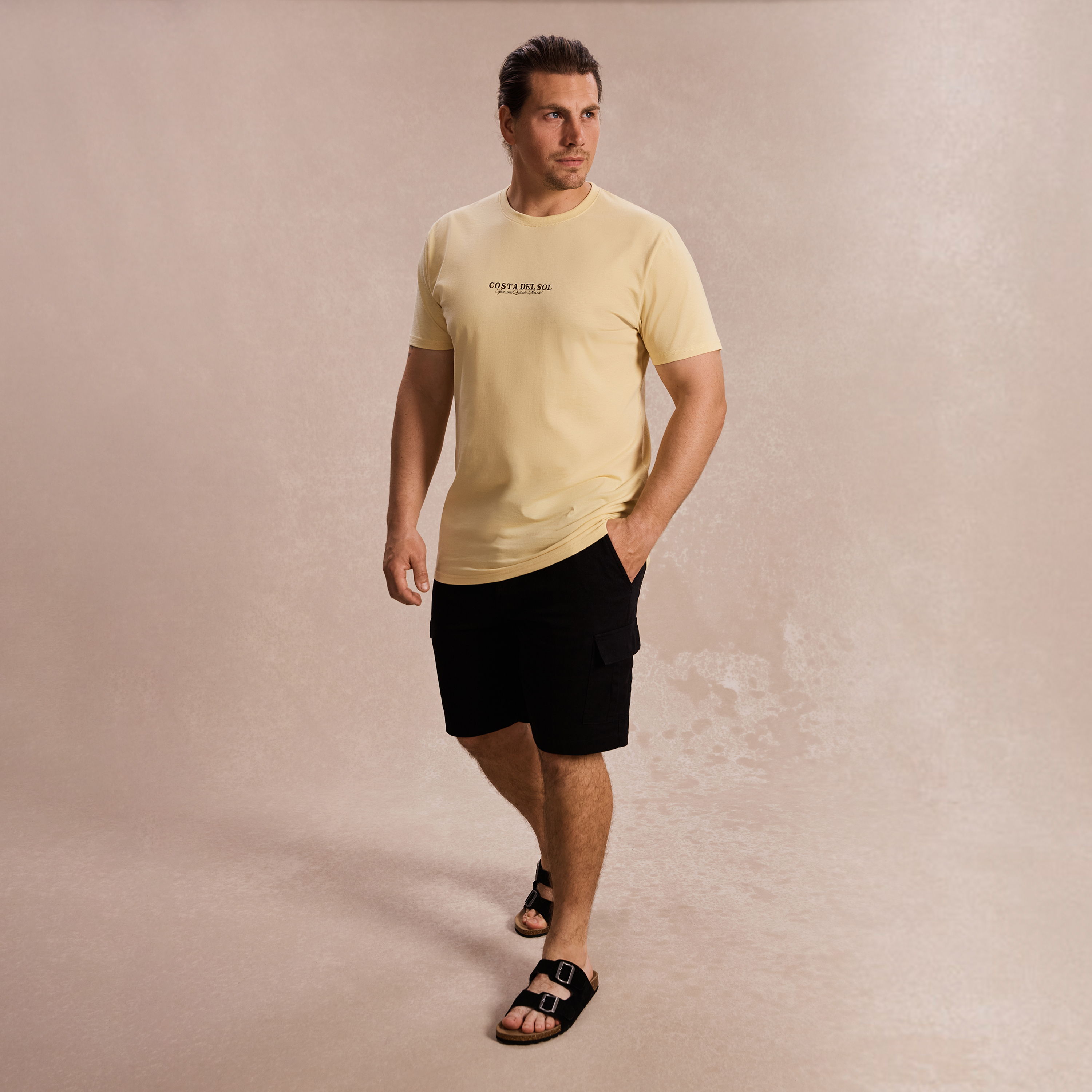  THE CARGO SHORT DAY TRIP LOOK
